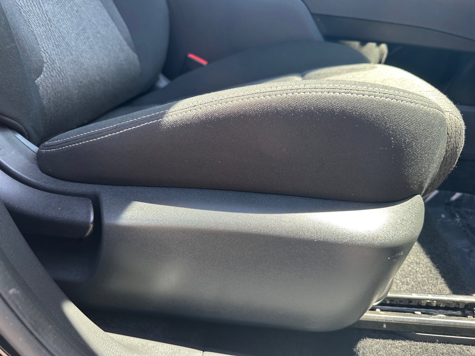 Used 2025 Nissan Rogue SV AWD/4WD image 27