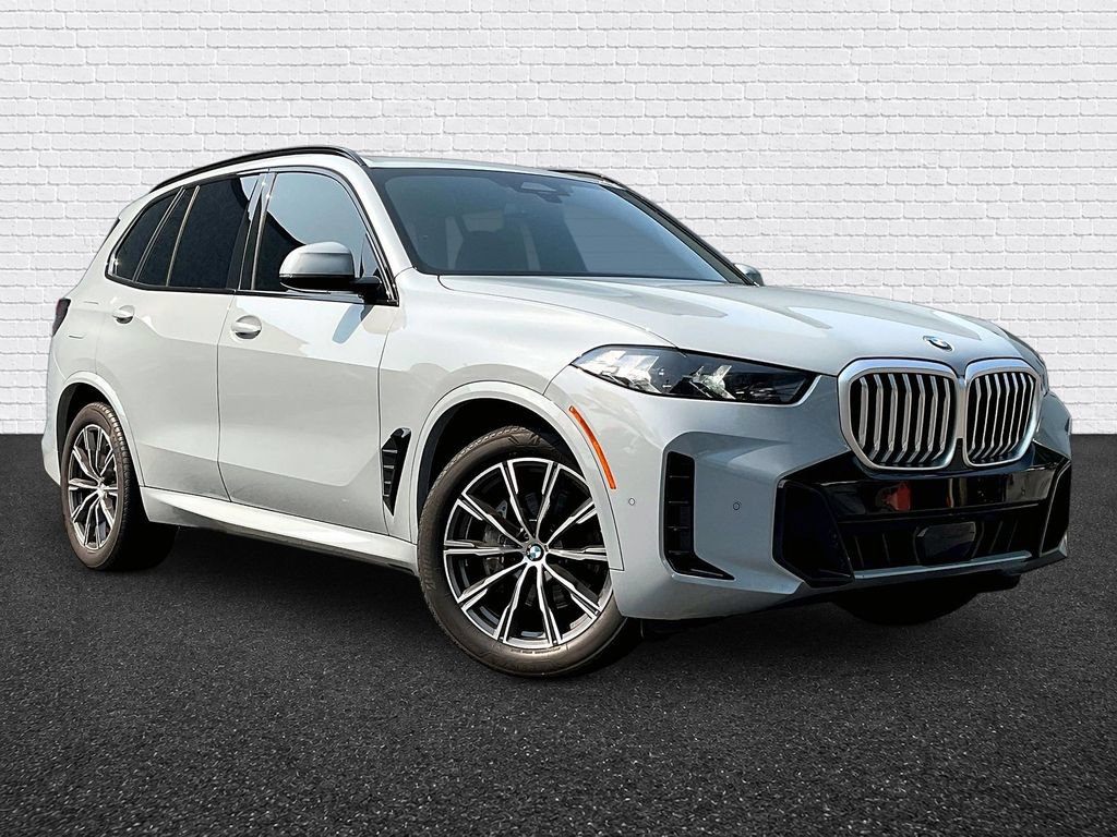 Used 2024 BMW X5 xDrive40i w/ M Sport Package AWD/4WD image 3