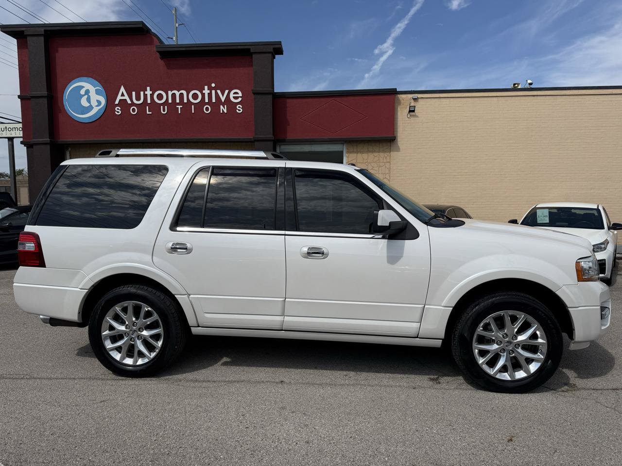 Used 2015 Ford Expedition Limited w/ Equipment Group 301A AWD/4WD image 4