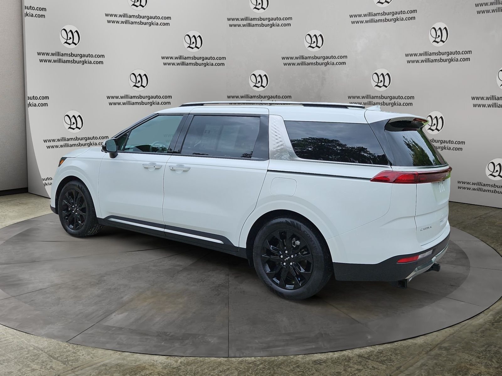 Used 2024 Kia Carnival SX FWD image 3