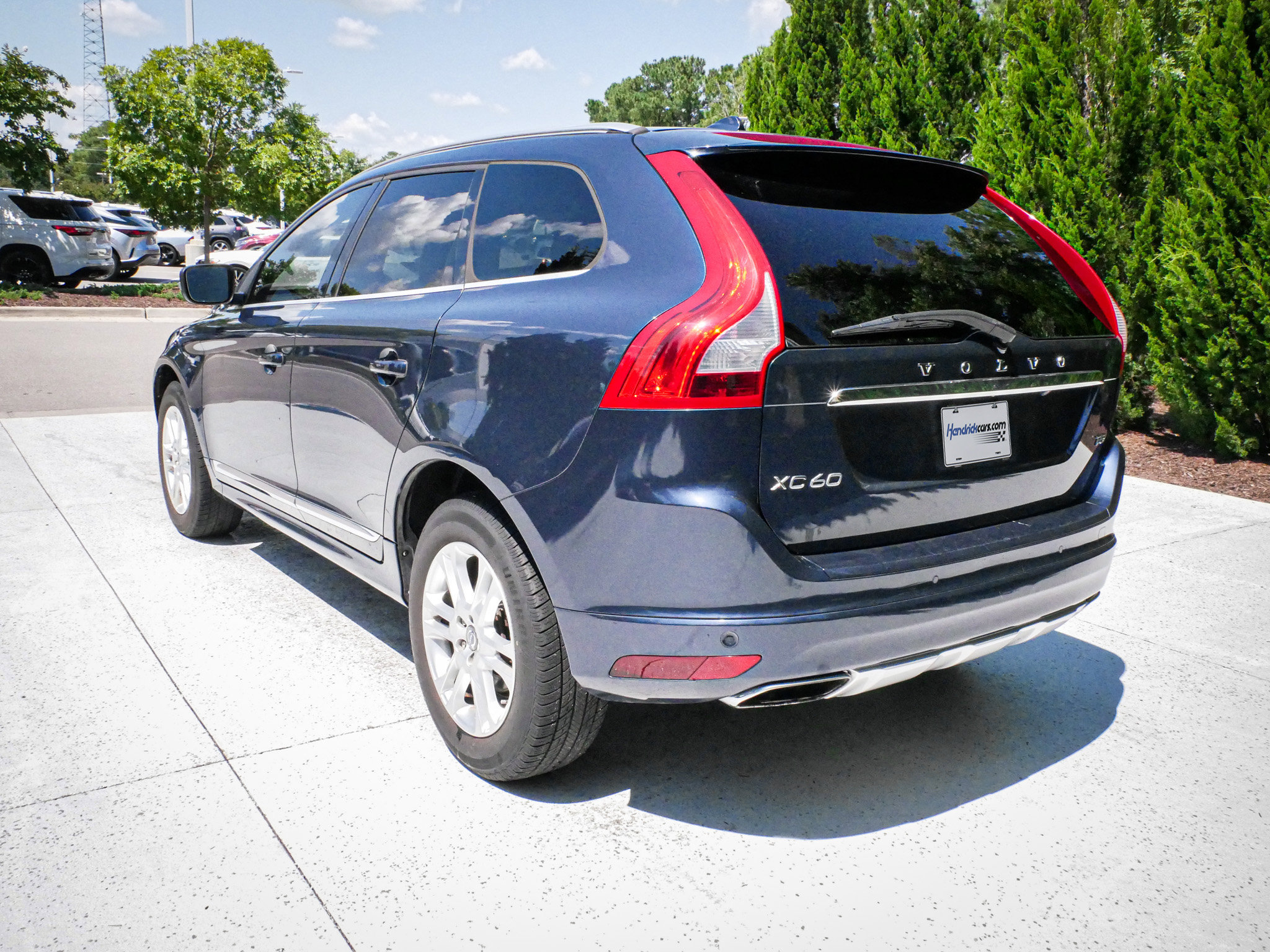 Used 2015 Volvo XC60 T5 Premier w/ Proximity Package FWD image 5