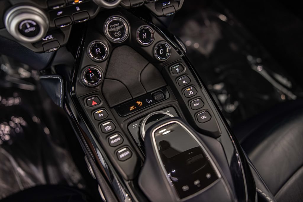 Used 2020 Aston Martin V8 Vantage Coupe RWD image 28