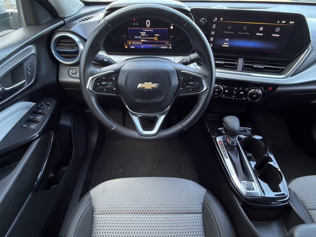 Used 2024 Chevrolet Trax LT w/ LT Convenience Package image 11