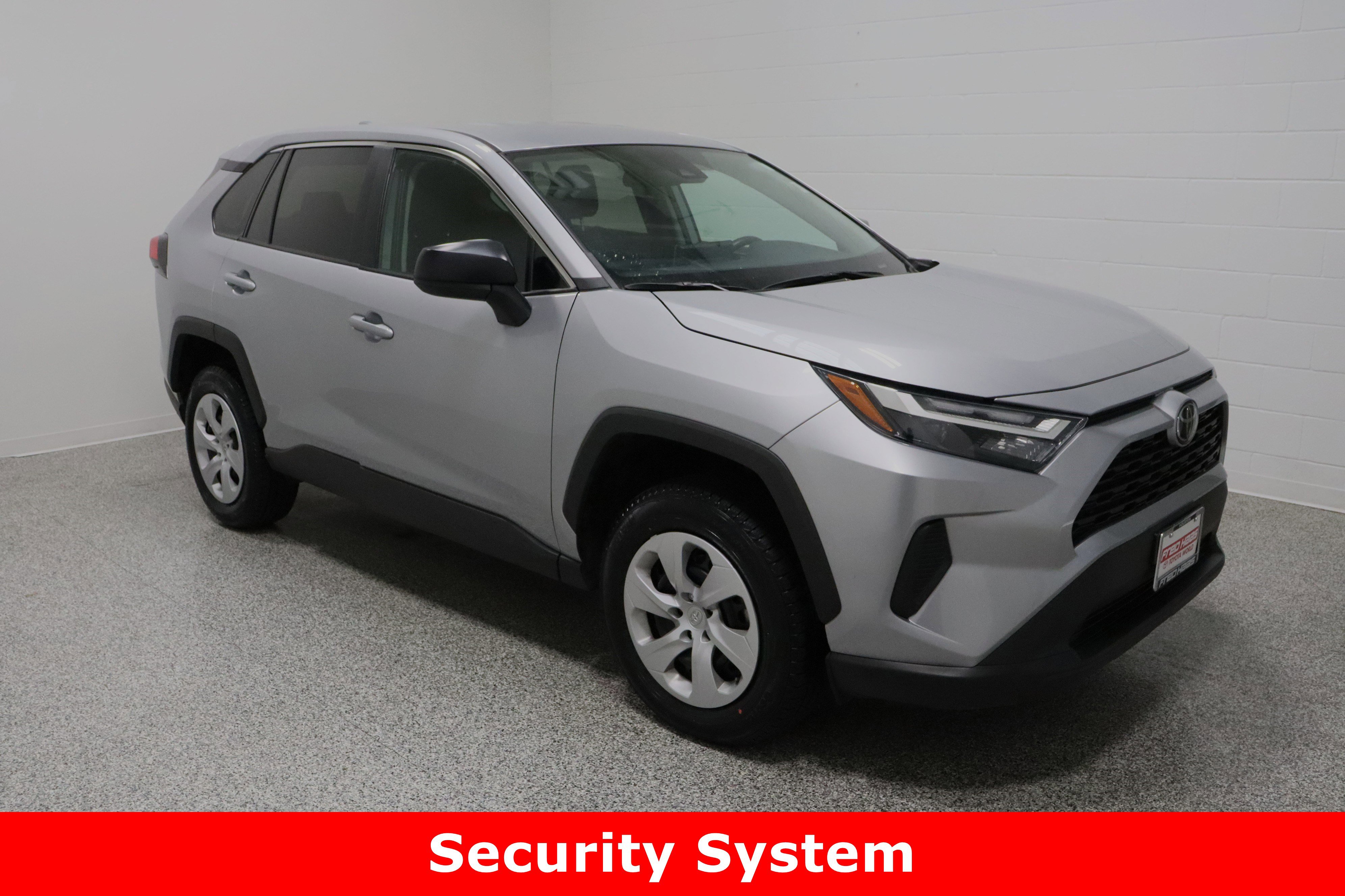 Used 2024 Toyota RAV4 LE image 4
