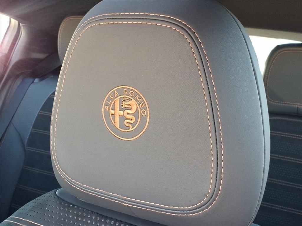 New 2025 Alfa Romeo Tonale AWD/4WD image 18