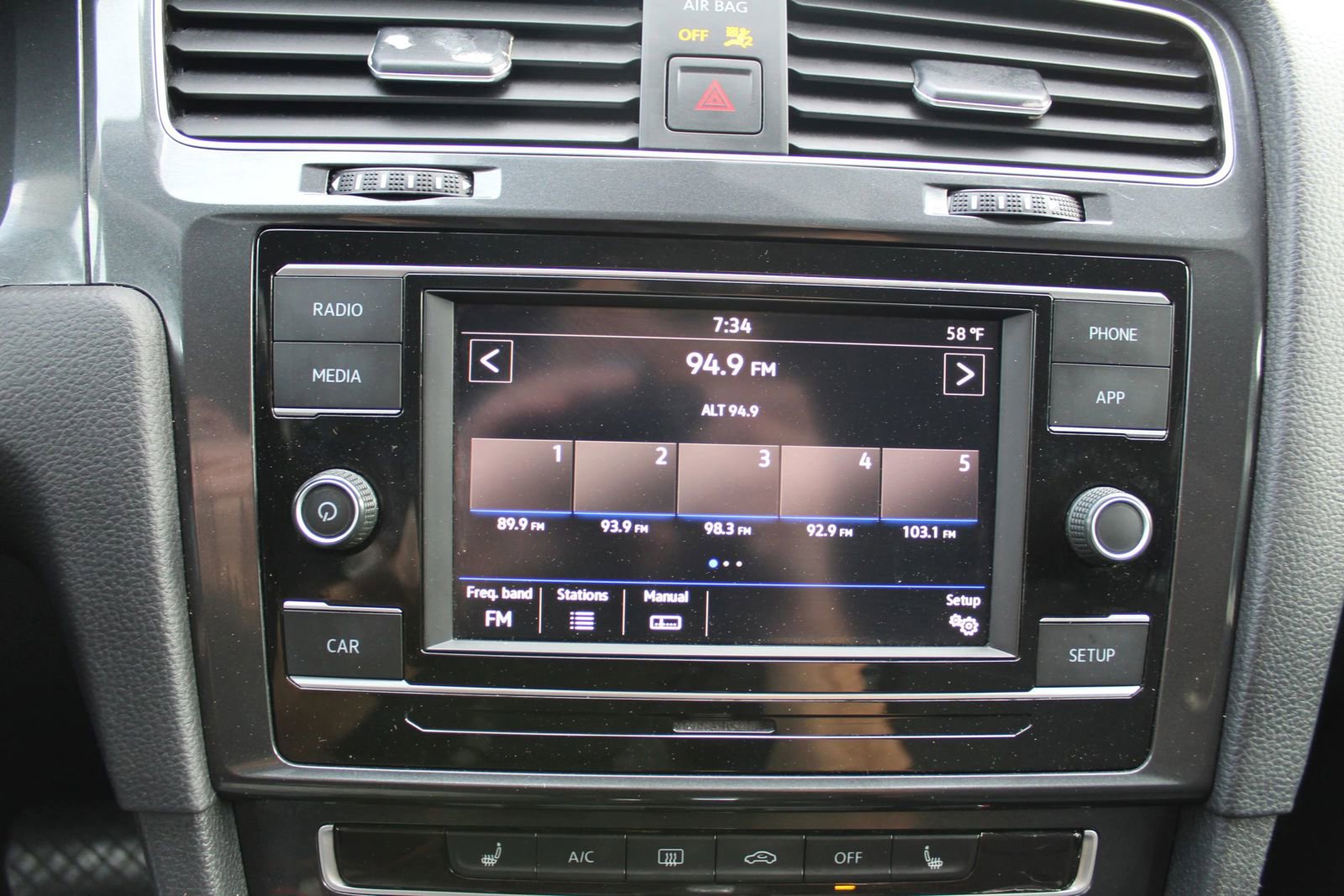 Used 2019 Volkswagen Golf S image 18