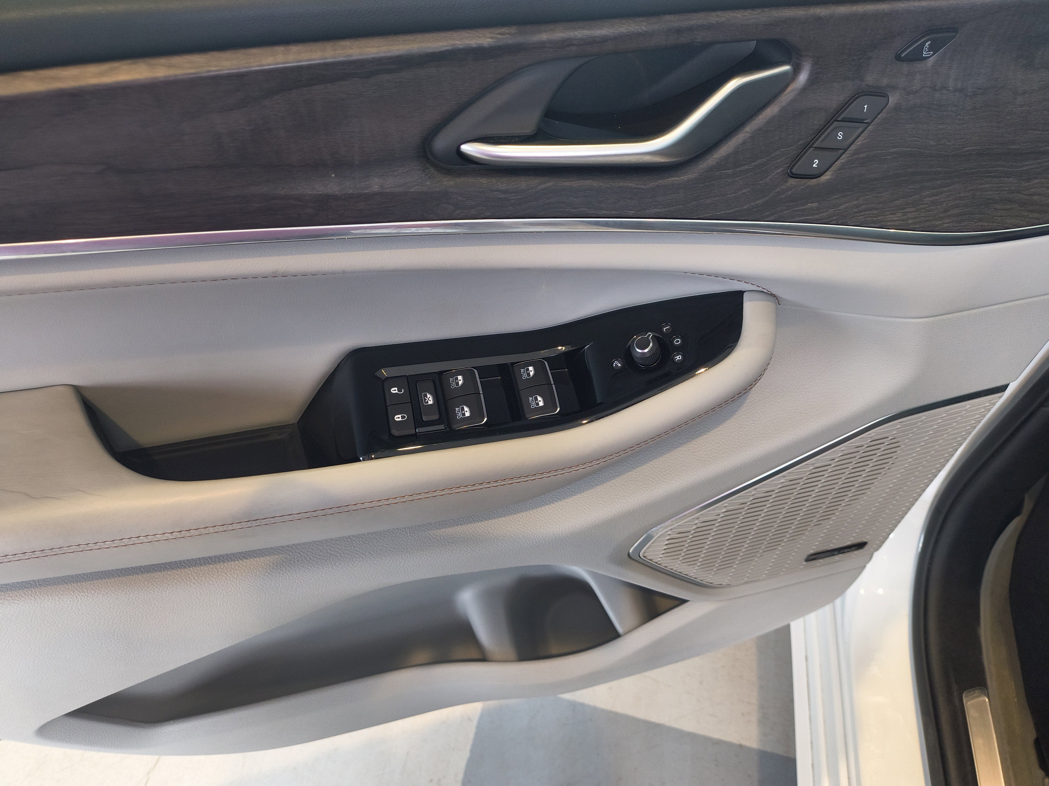 Used 2023 Jeep Grand Cherokee L Overland w/ Luxury Tech Group IV image 20