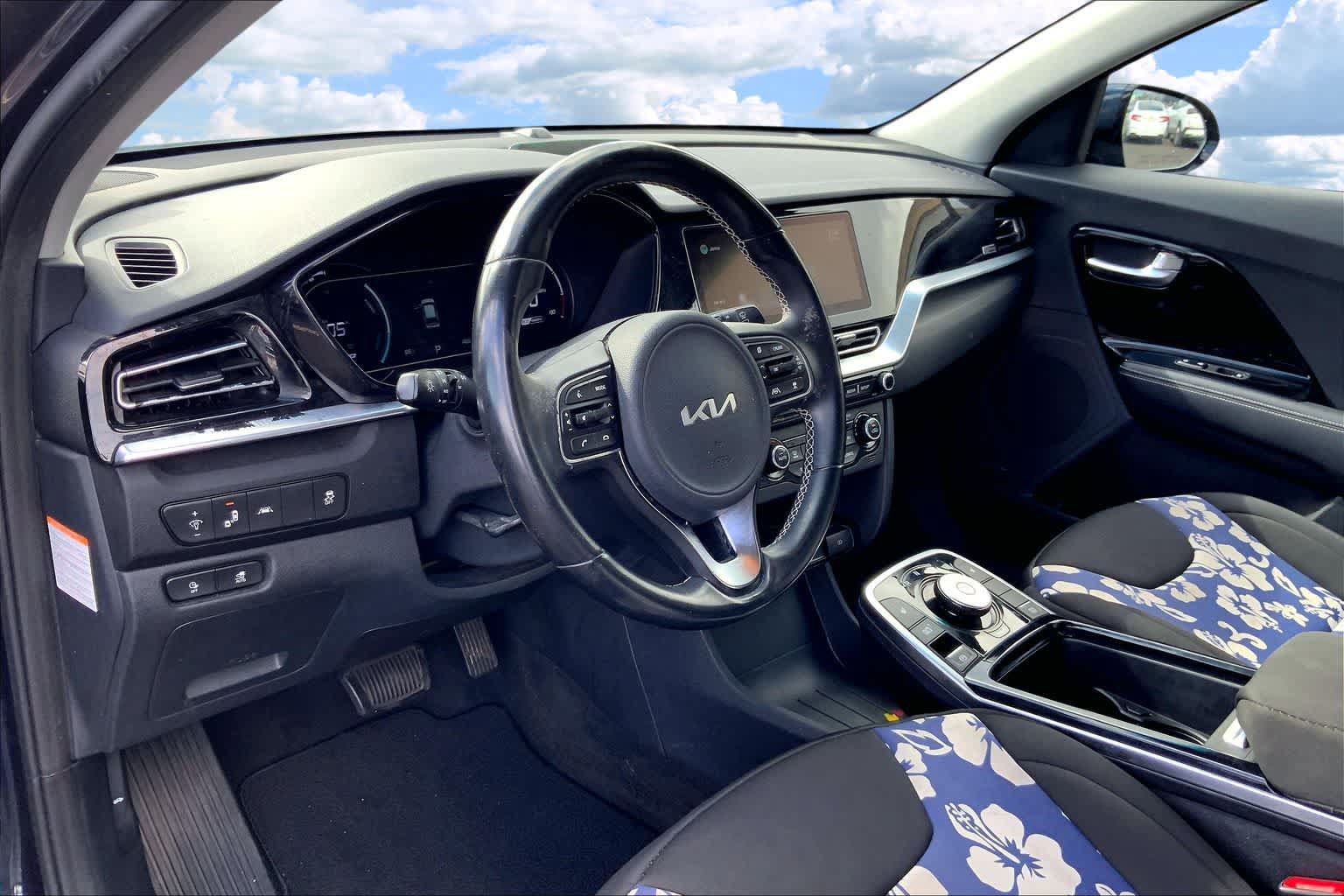 Used 2022 Kia Niro EX FWD image 2