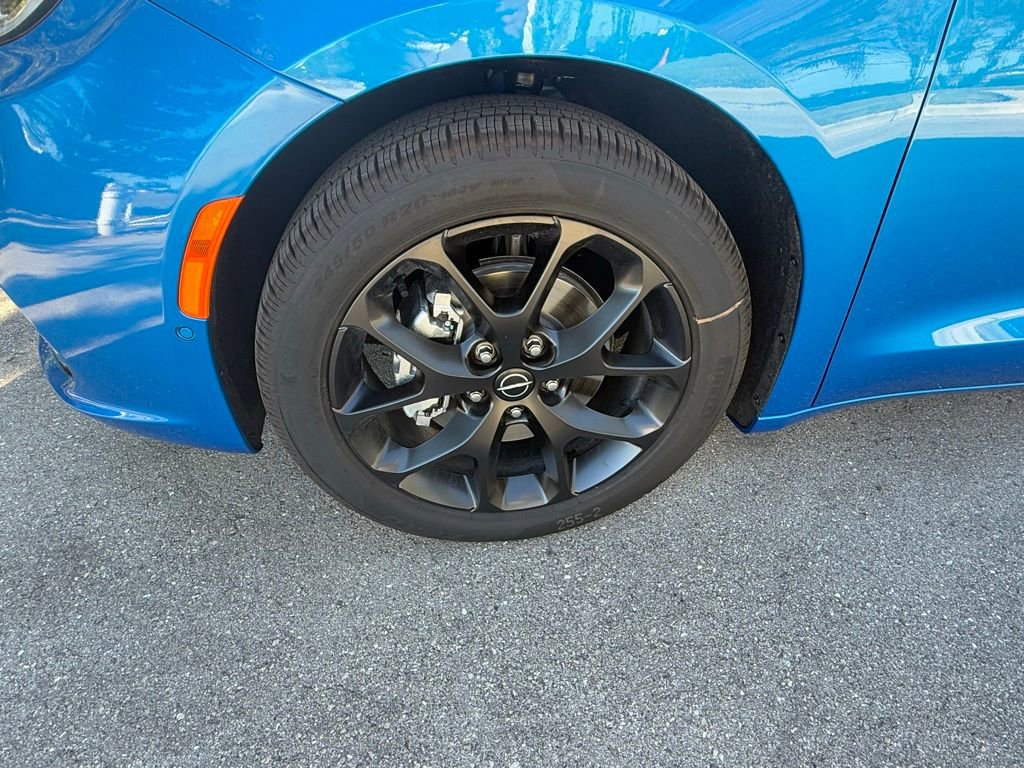 New 2026 Chrysler Pacifica Limited w/ S Appearance Package image 31