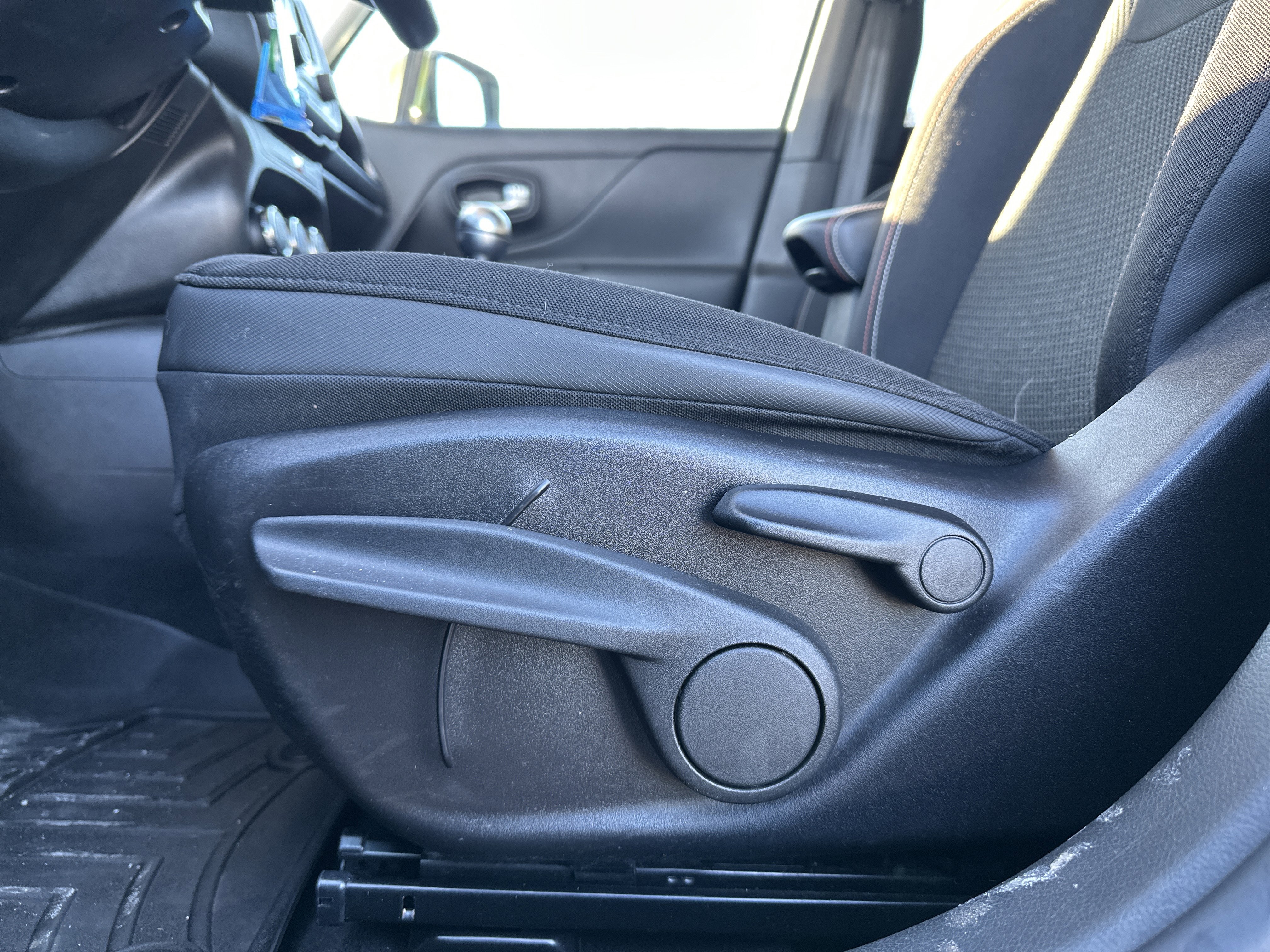 Used 2016 Jeep Renegade 75th Anniversary image 26