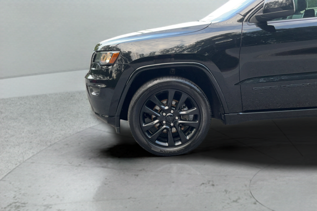 Used 2018 Jeep Grand Cherokee Altitude AWD/4WD image 45