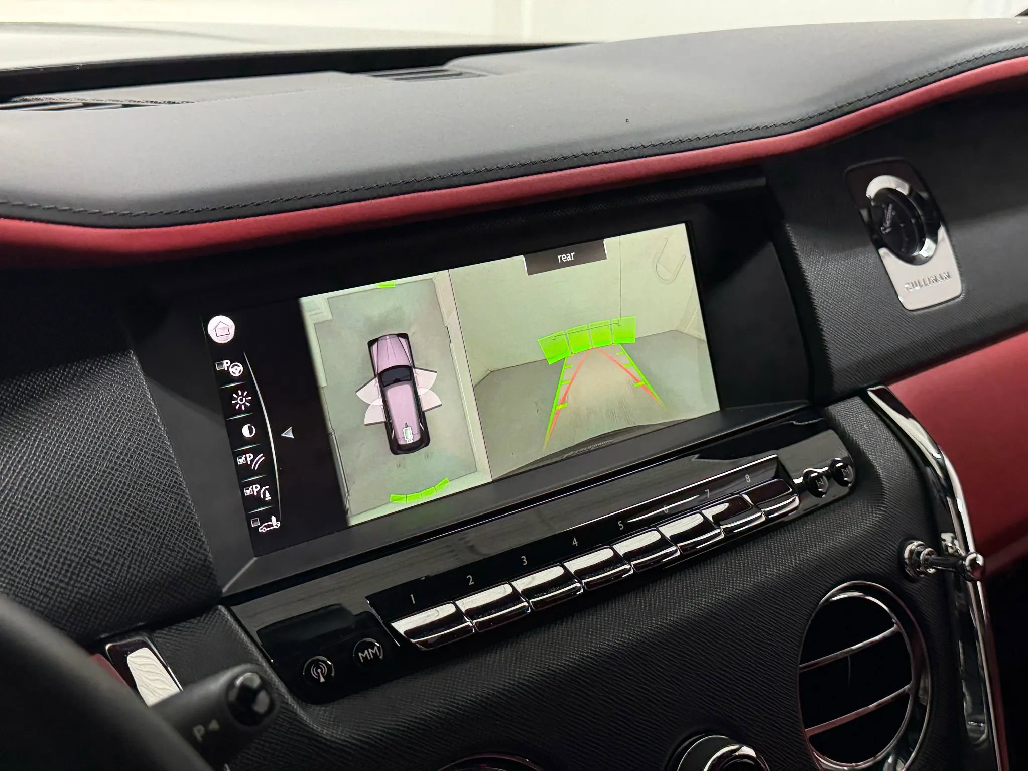 Used 2024 Rolls-Royce Cullinan image 30