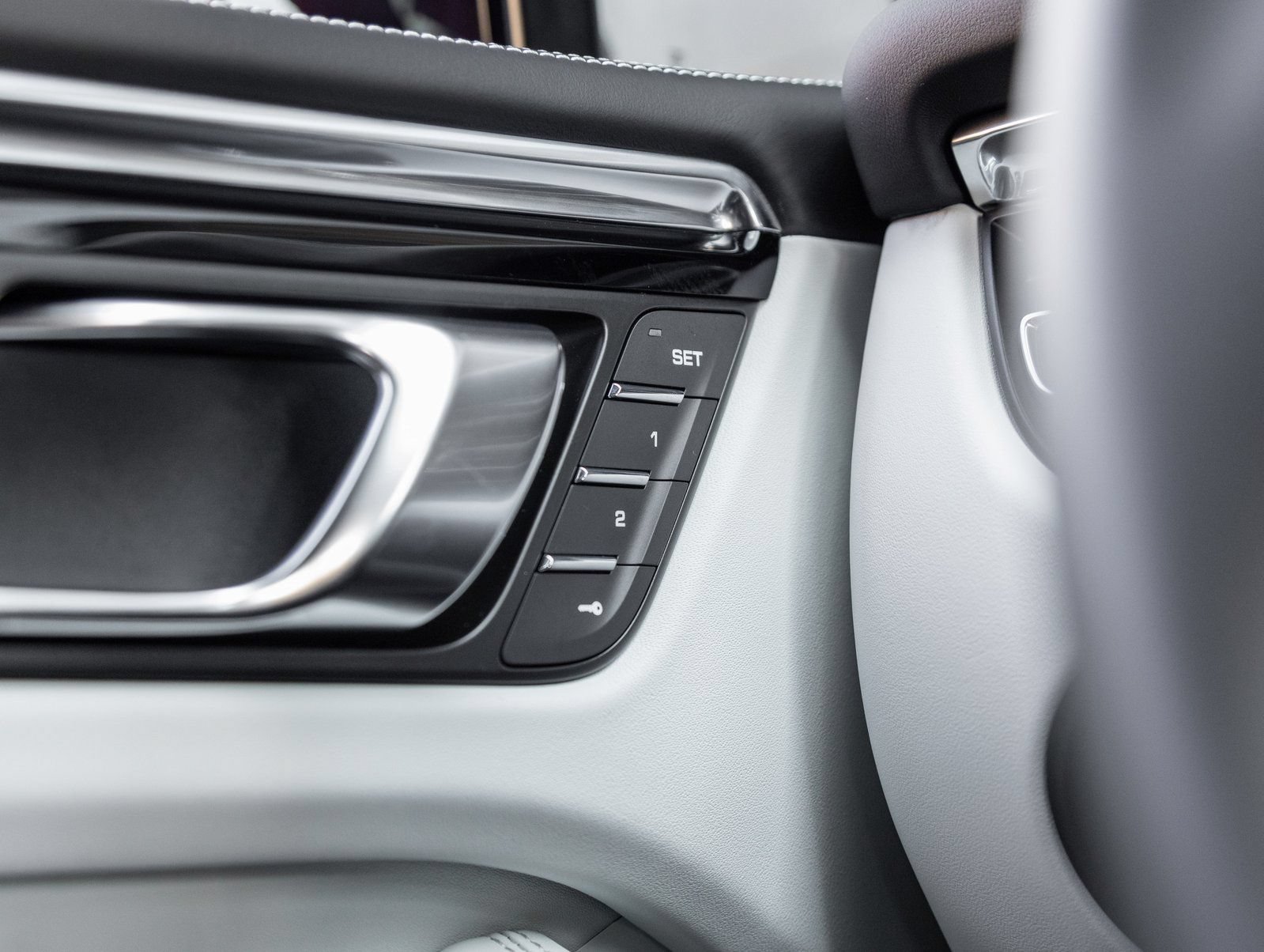 Certified 2026 Porsche Macan S AWD/4WD image 18
