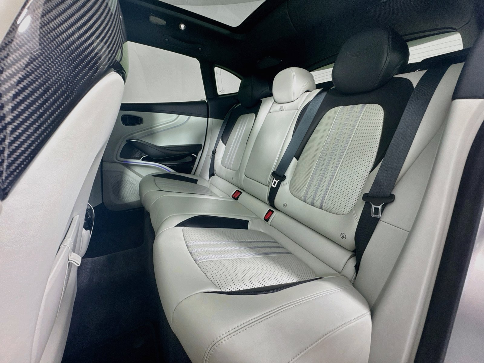 Used 2026 Aston Martin DBX 707 AWD/4WD image 25