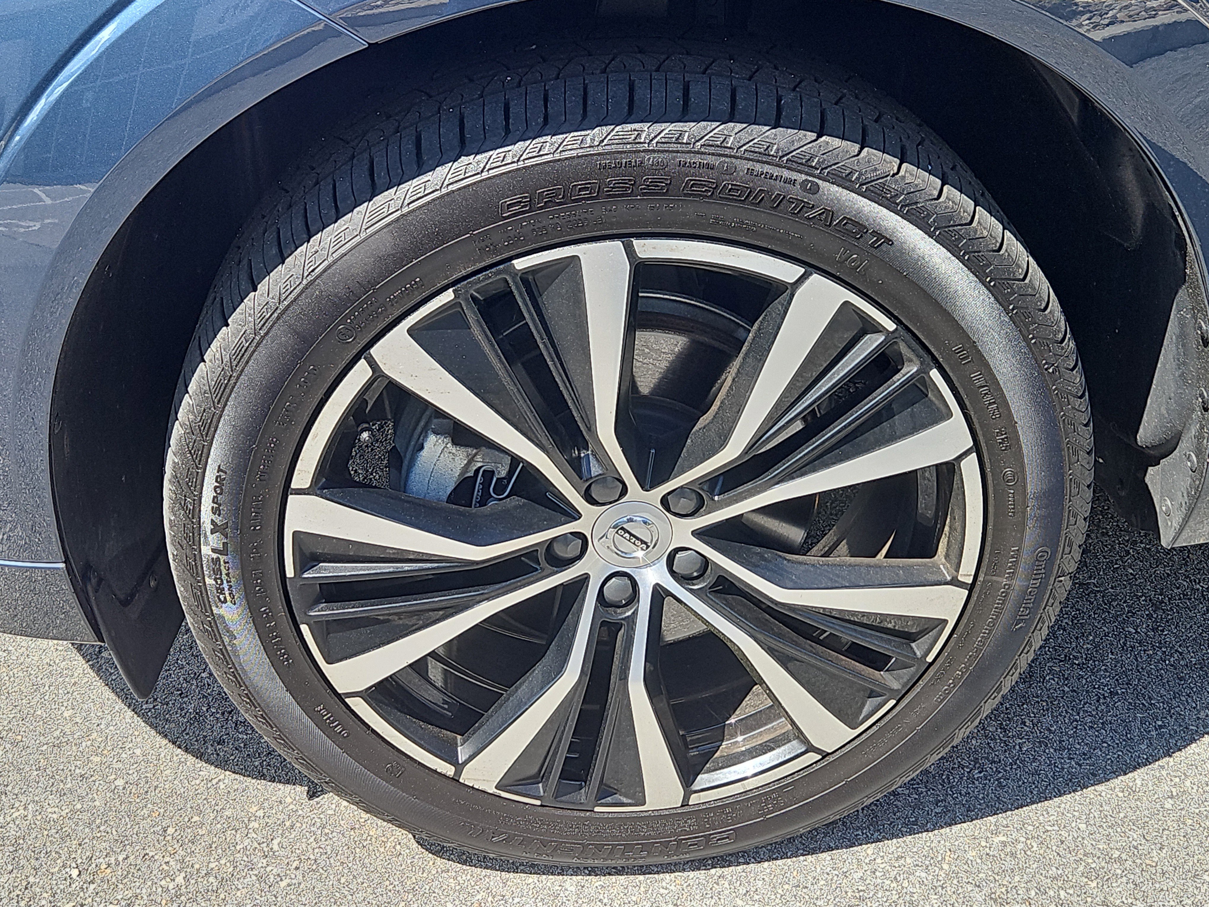 Certified 2024 Volvo XC60 B5 Plus w/ Climate Package AWD/4WD image 4