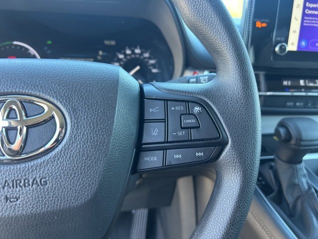 Used 2025 Toyota Sienna LE image 22