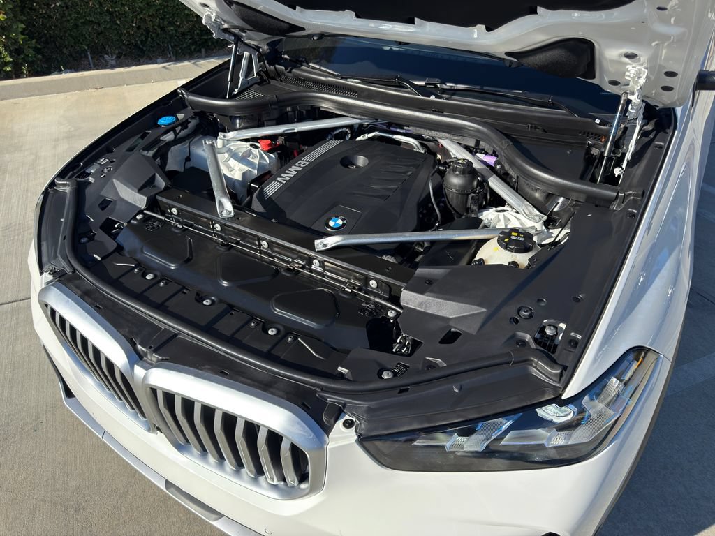 Used 2024 BMW X5 xDrive40i w/ Premium Package AWD/4WD image 5