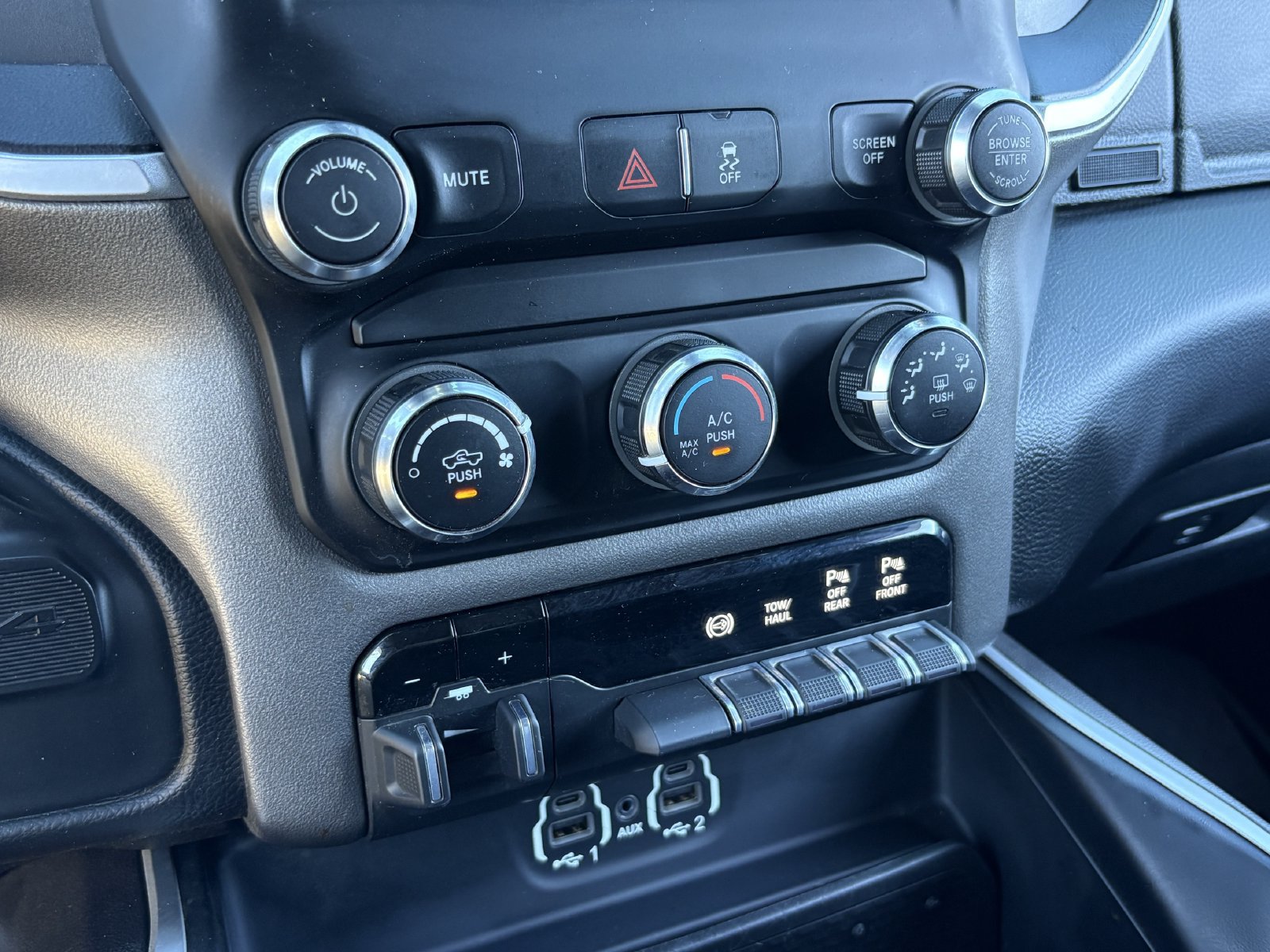 Used 2020 RAM 2500 Big Horn w/ Night Edition AWD/4WD image 29