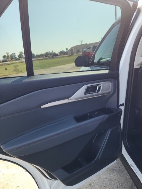 Used 2025 Ford Explorer Active image 30