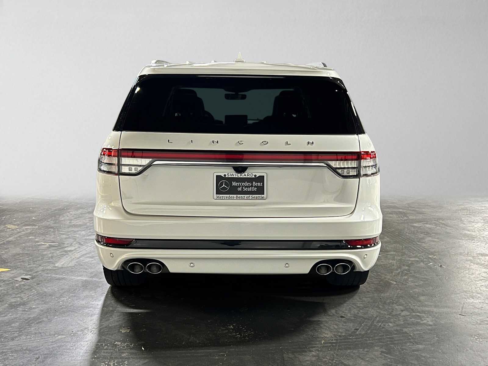 Used 2023 Lincoln Aviator Grand Touring w/ Equipment Group 301A AWD/4WD image 4