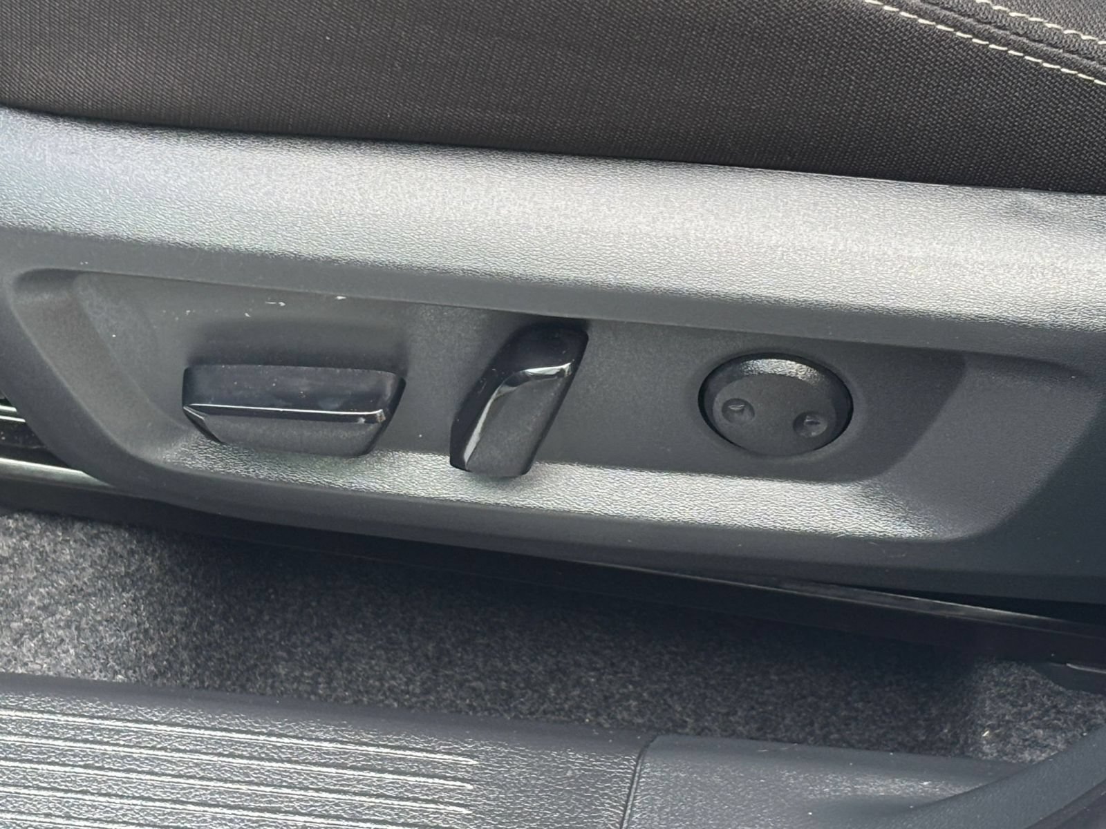Used 2026 Nissan Rogue SV AWD/4WD image 19