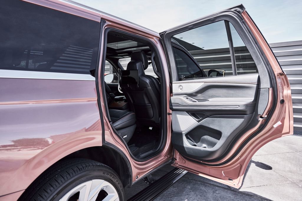 Used 2025 Lincoln Navigator Black Label AWD/4WD image 25