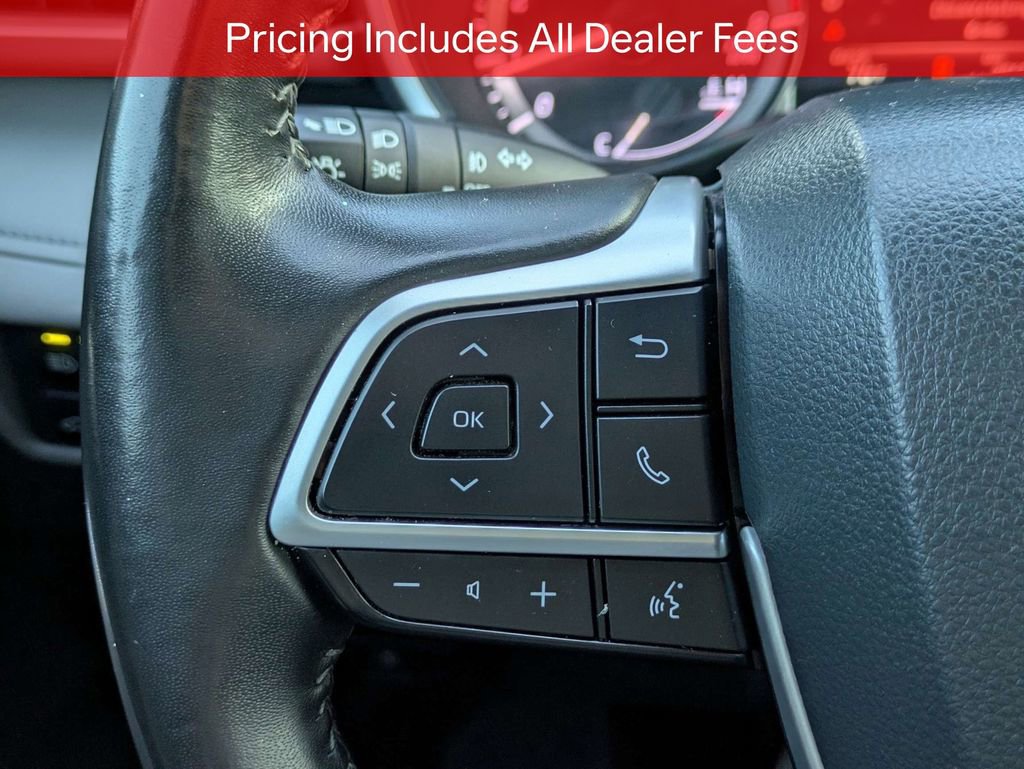 Certified 2024 Toyota Highlander XLE FWD image 28