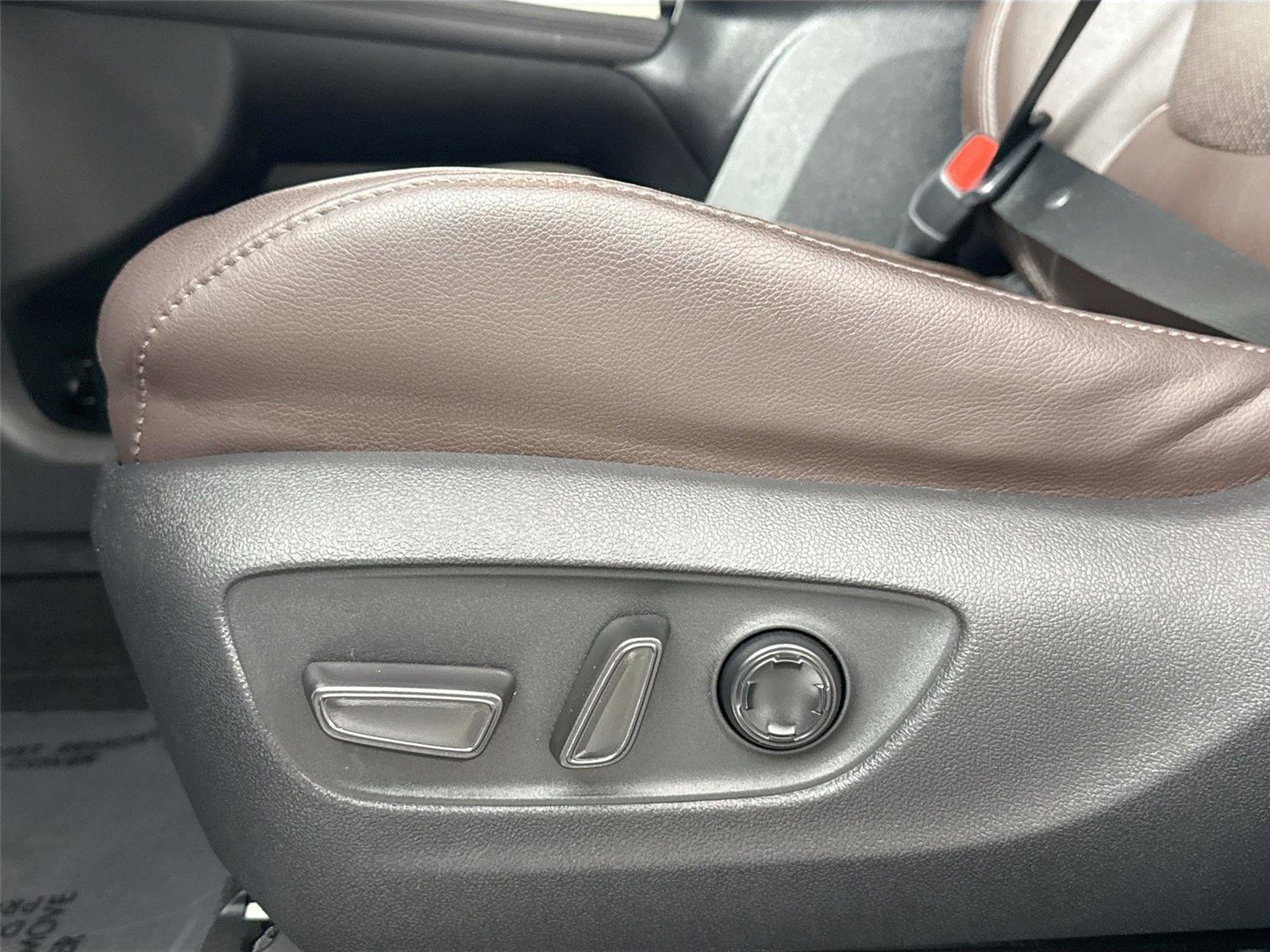 Certified 2021 Toyota Sienna Platinum image 31