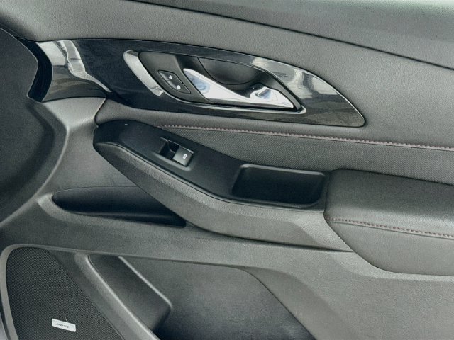 Used 2022 Chevrolet Traverse RS FWD image 30