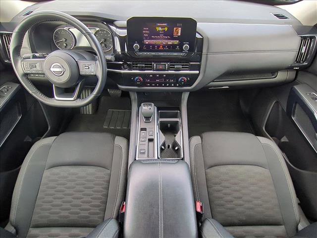 Used 2025 Nissan Pathfinder SV image 17