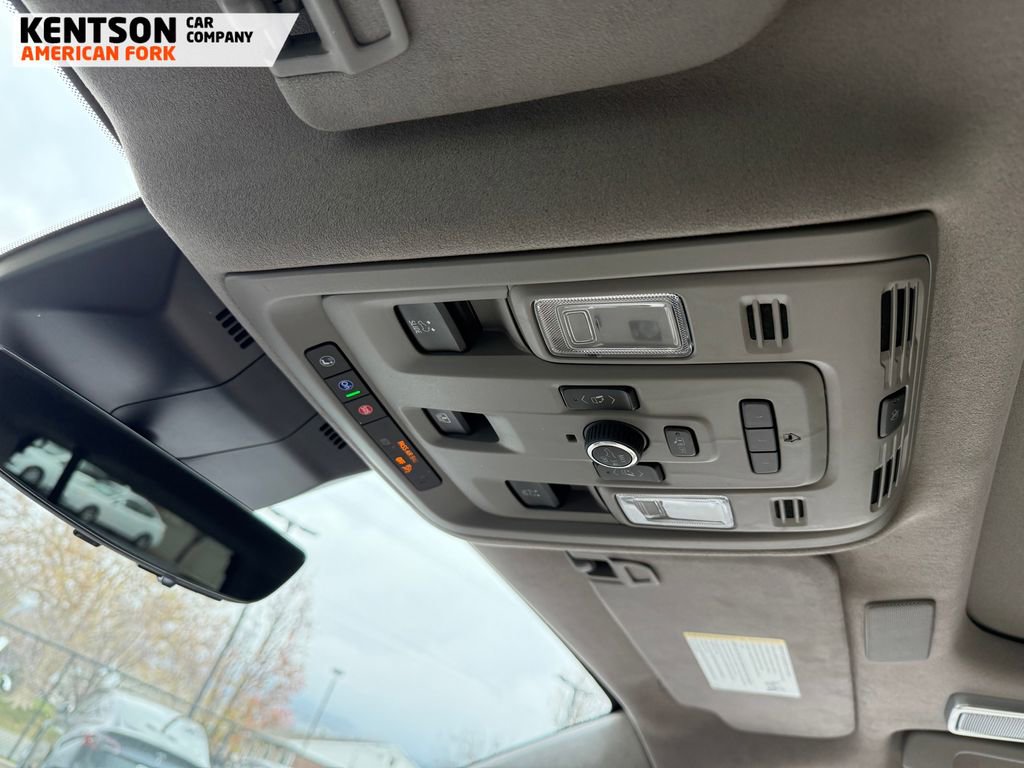 Used 2024 Cadillac Escalade Sport Platinum w/ LPO, ONYX Package image 32