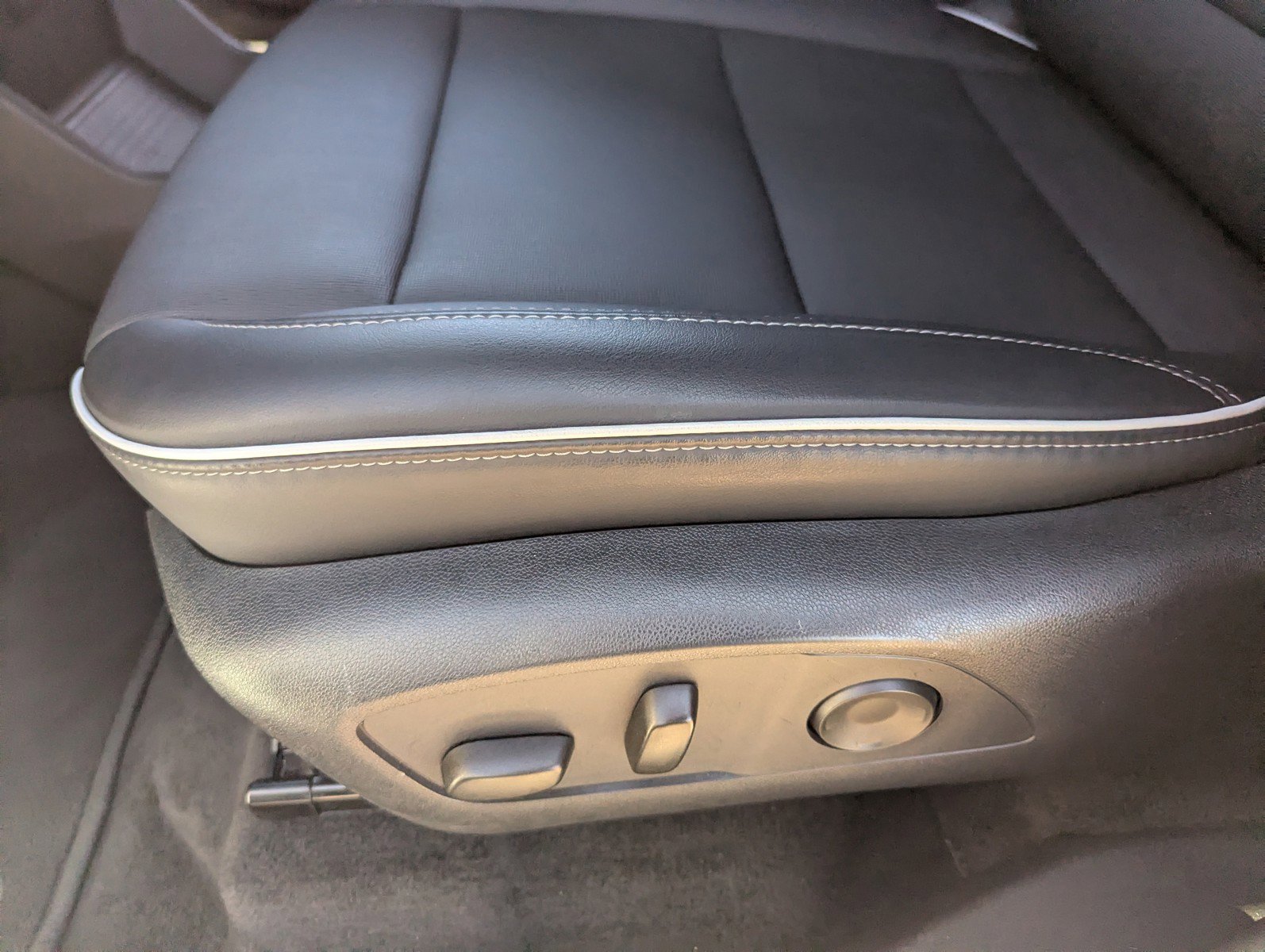 Certified 2025 Buick Enclave Preferred image 28