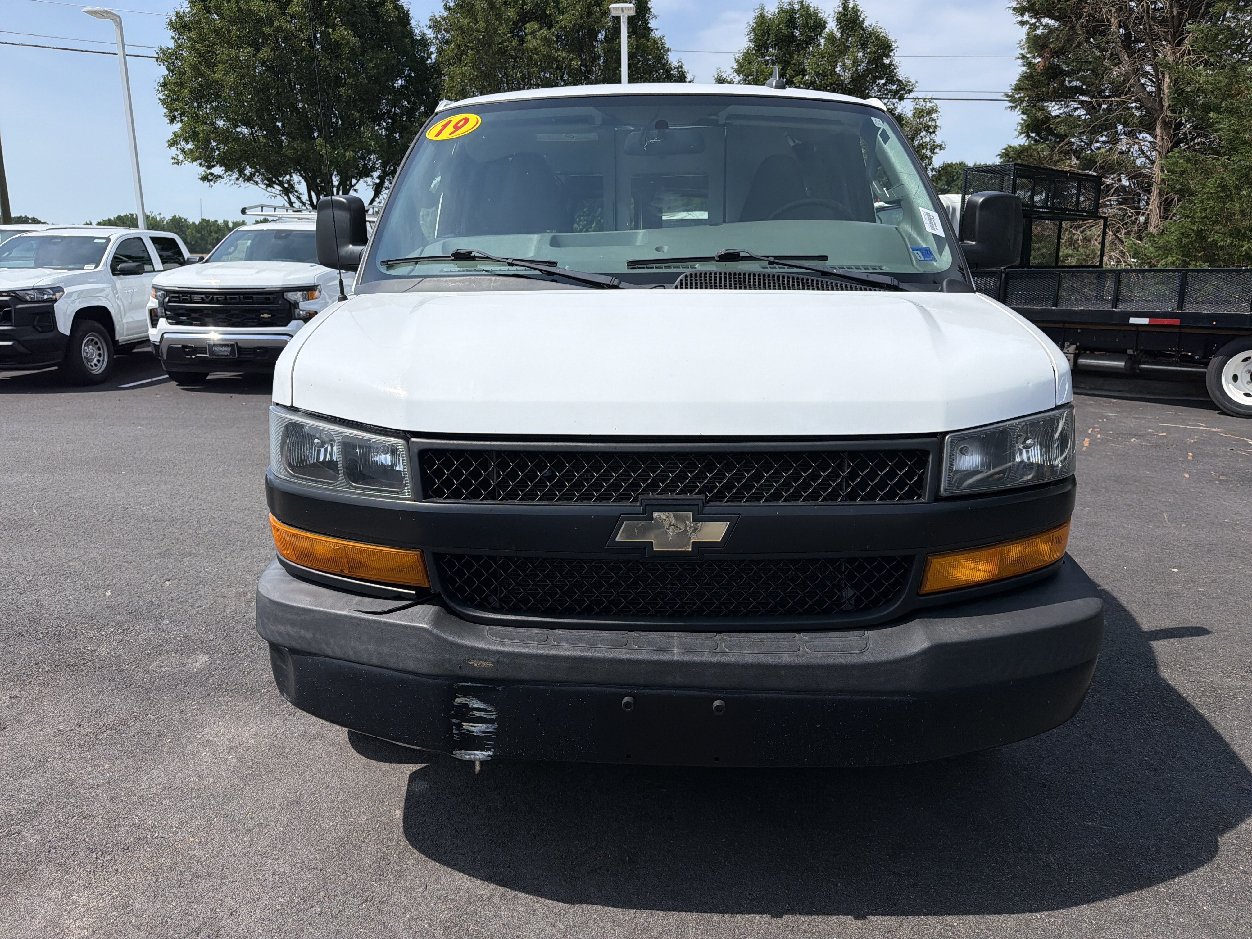 Used 2018 Chevrolet Express 2500 Extended RWD image 3