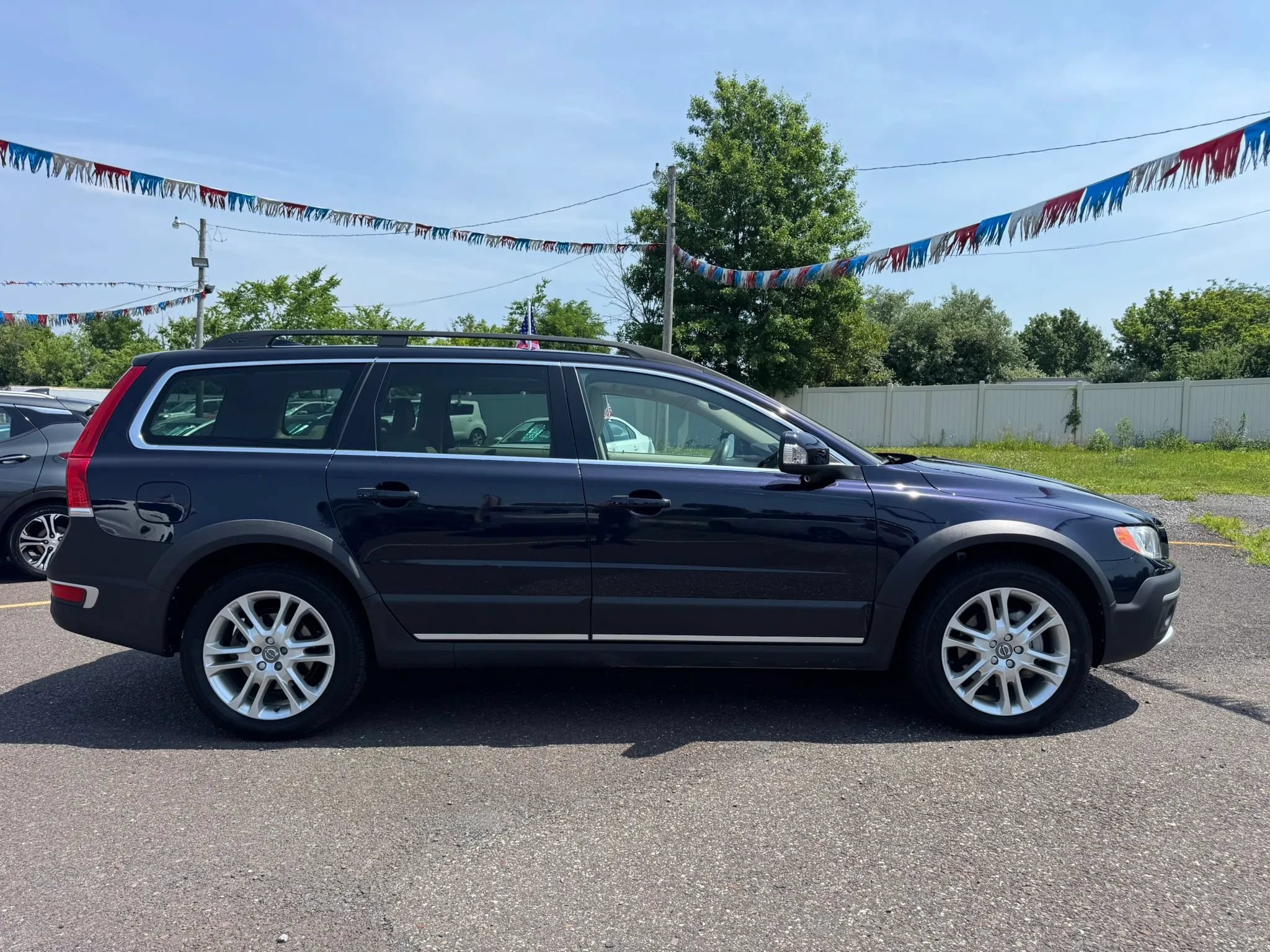 Used 2016 Volvo XC70 T5 Platinum w/ Protection Package AWD/4WD image 7