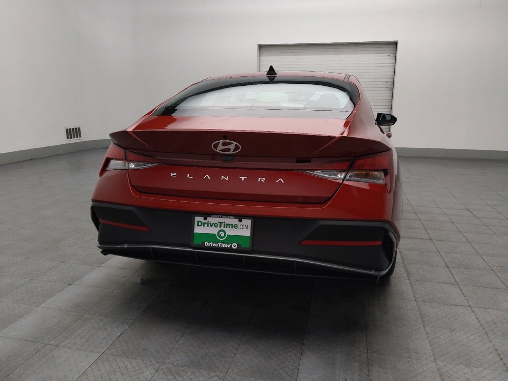 Used 2025 Hyundai Elantra SE image 7