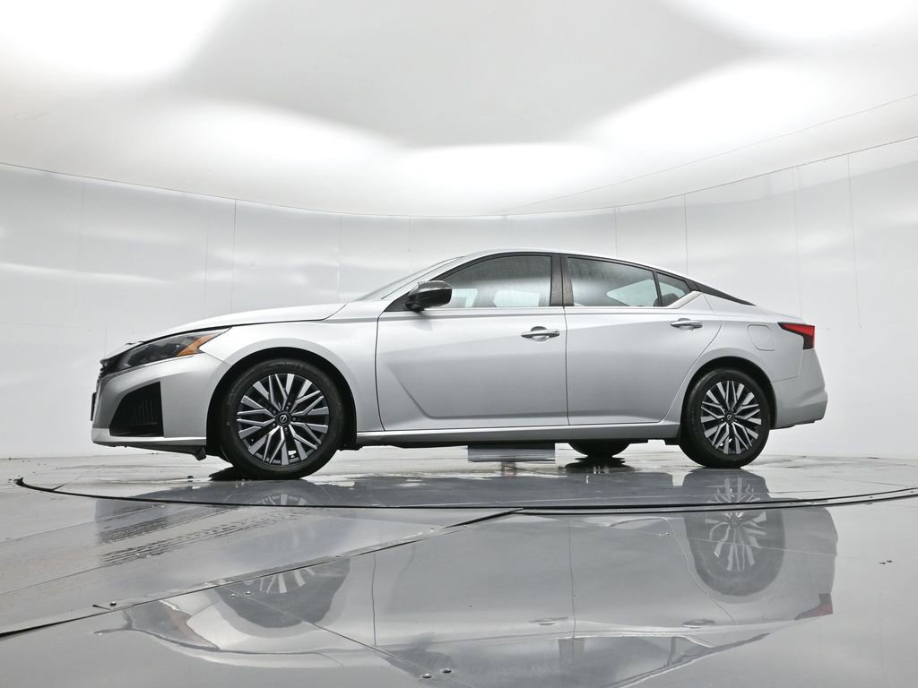 Used 2023 Nissan Altima 2.5 SV image 8