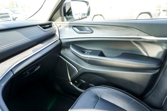 Used 2022 Jeep Grand Cherokee L Limited image 33