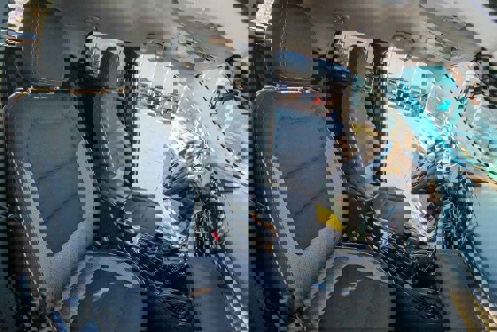 Used 2025 Chevrolet TrailBlazer LT AWD/4WD image 17