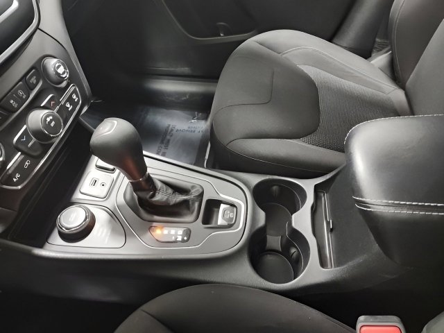 Used 2019 Jeep Cherokee Latitude w/ Cold Weather Group image 31