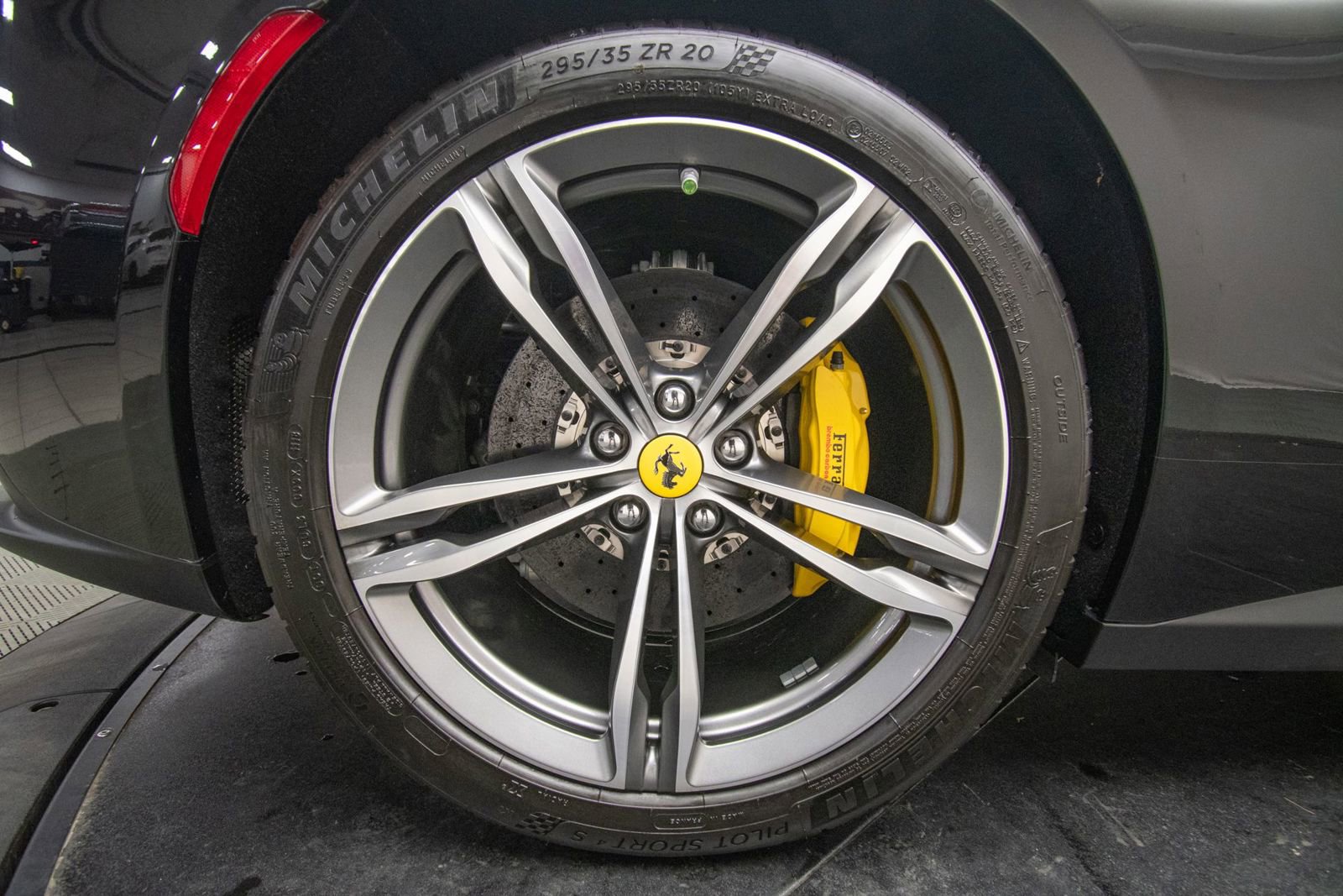 Used 2018 Ferrari GTC4Lusso AWD/4WD image 47