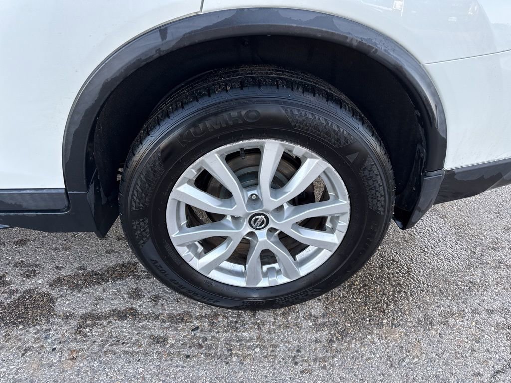 Used 2018 Nissan Rogue SV image 13