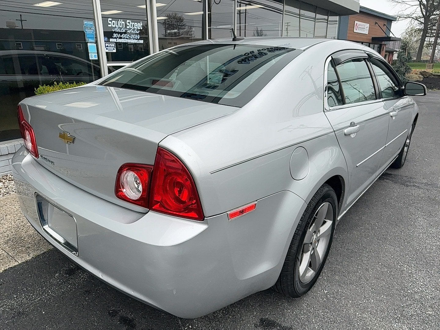 Used 2011 Chevrolet Malibu LT w/ Power Convenience Package FWD image 3