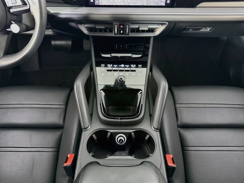 Certified 2025 Porsche Cayenne AWD/4WD image 16