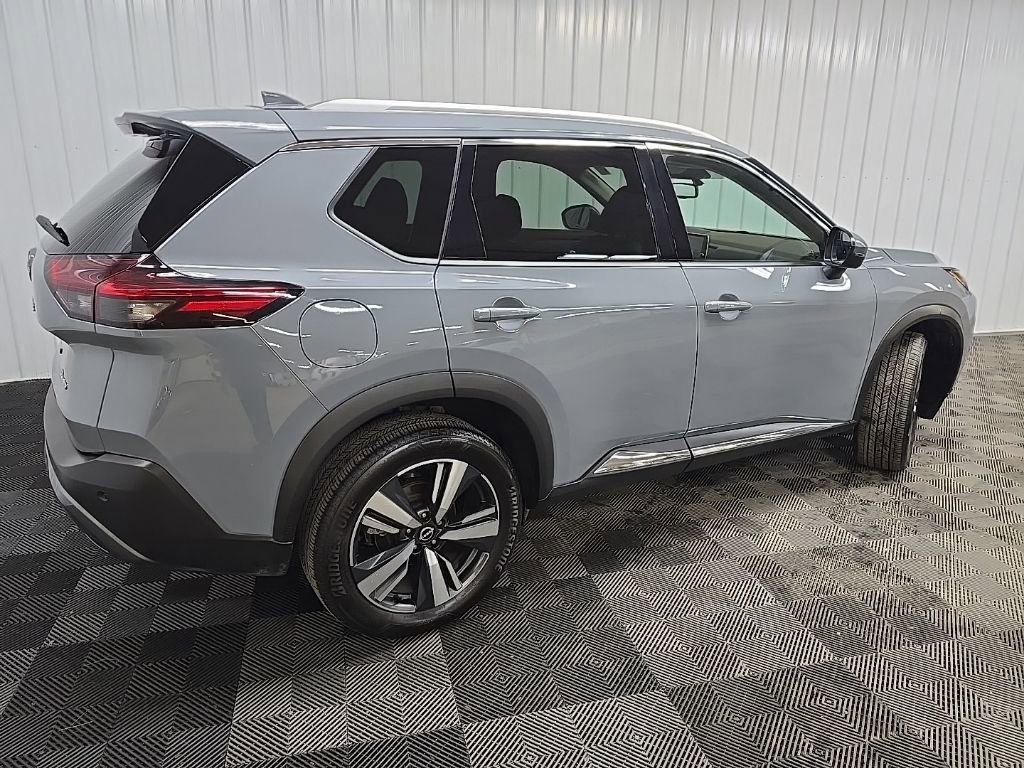 Used 2023 Nissan Rogue SL image 3