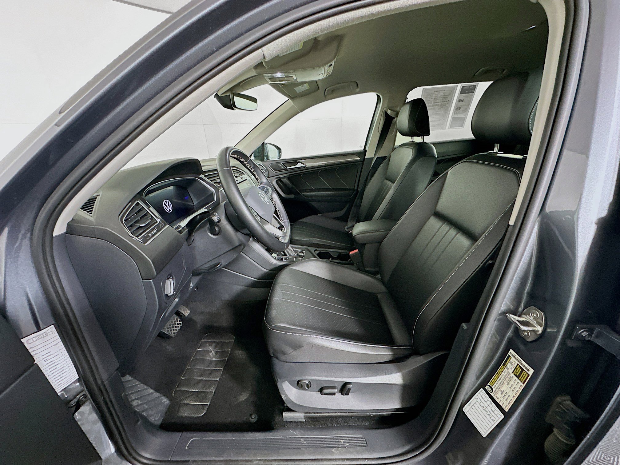 Used 2024 Volkswagen Tiguan SE image 13