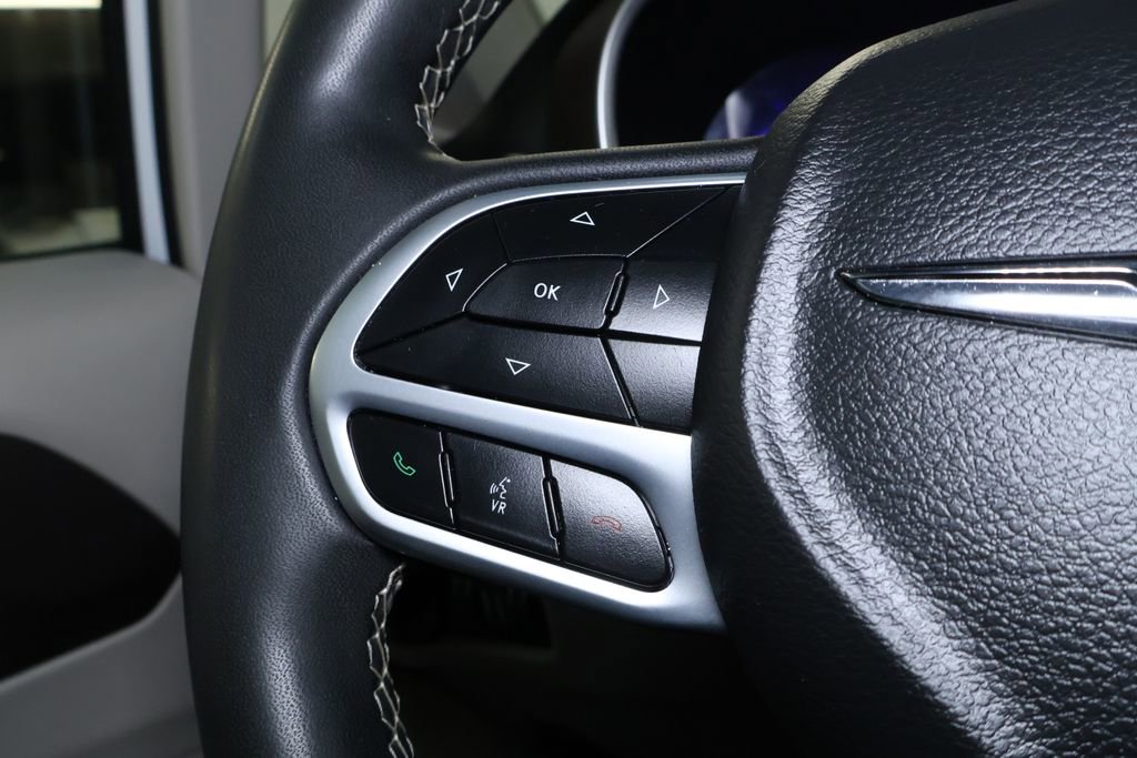 Used 2023 Chrysler Voyager LX image 22