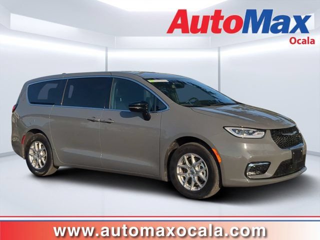 Used 2025 Chrysler Pacifica Select FWD image 1