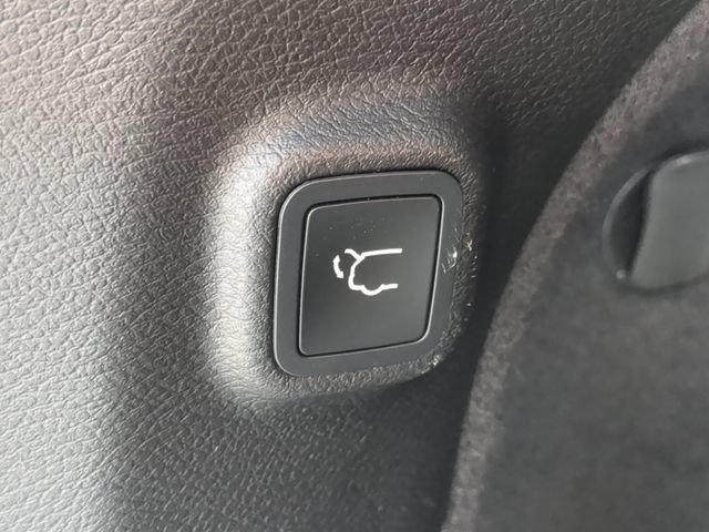 Used 2021 Jeep Cherokee Limited w/ Elite Package AWD/4WD image 13