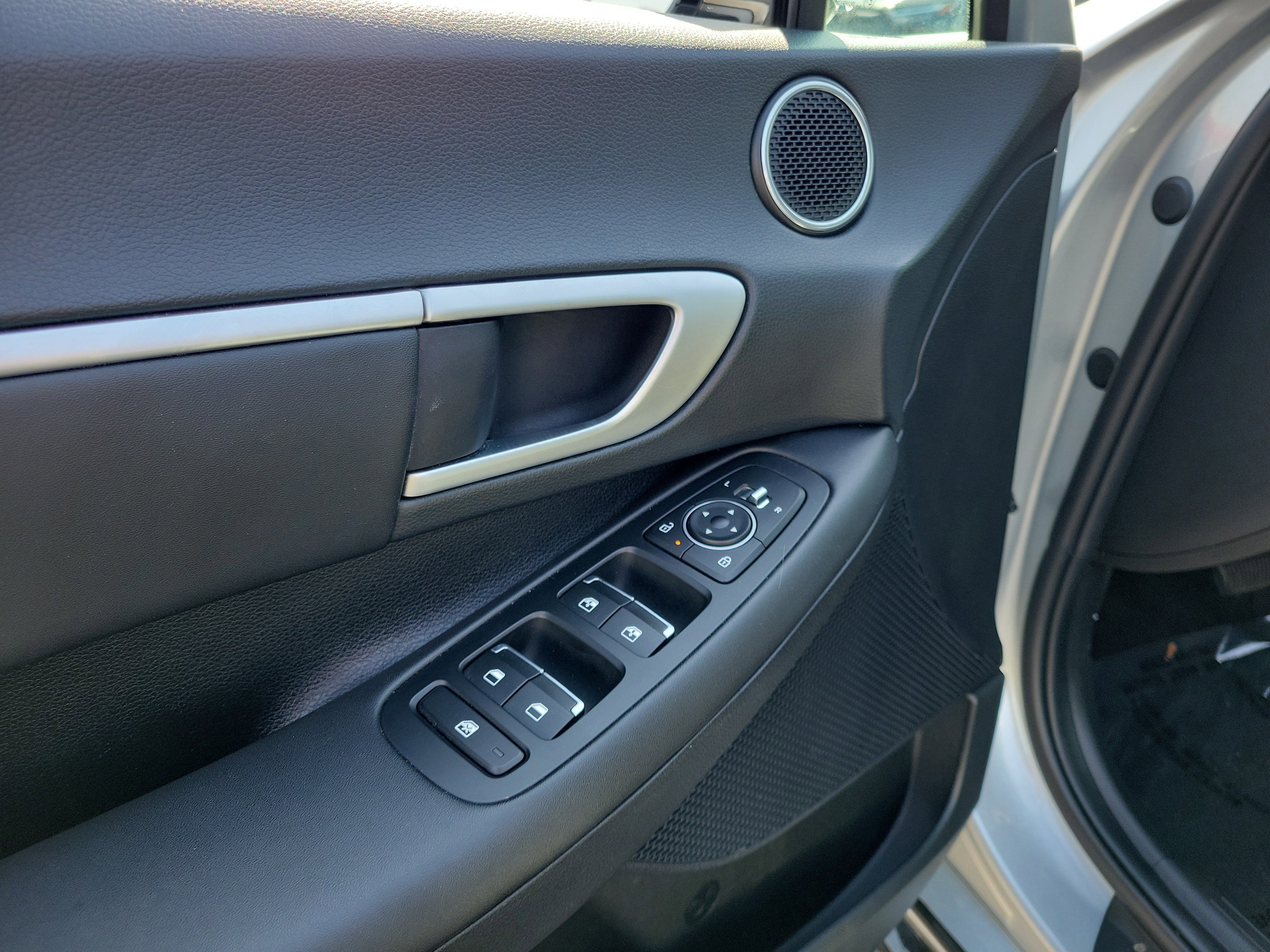 Used 2025 Hyundai Sonata SEL FWD image 18