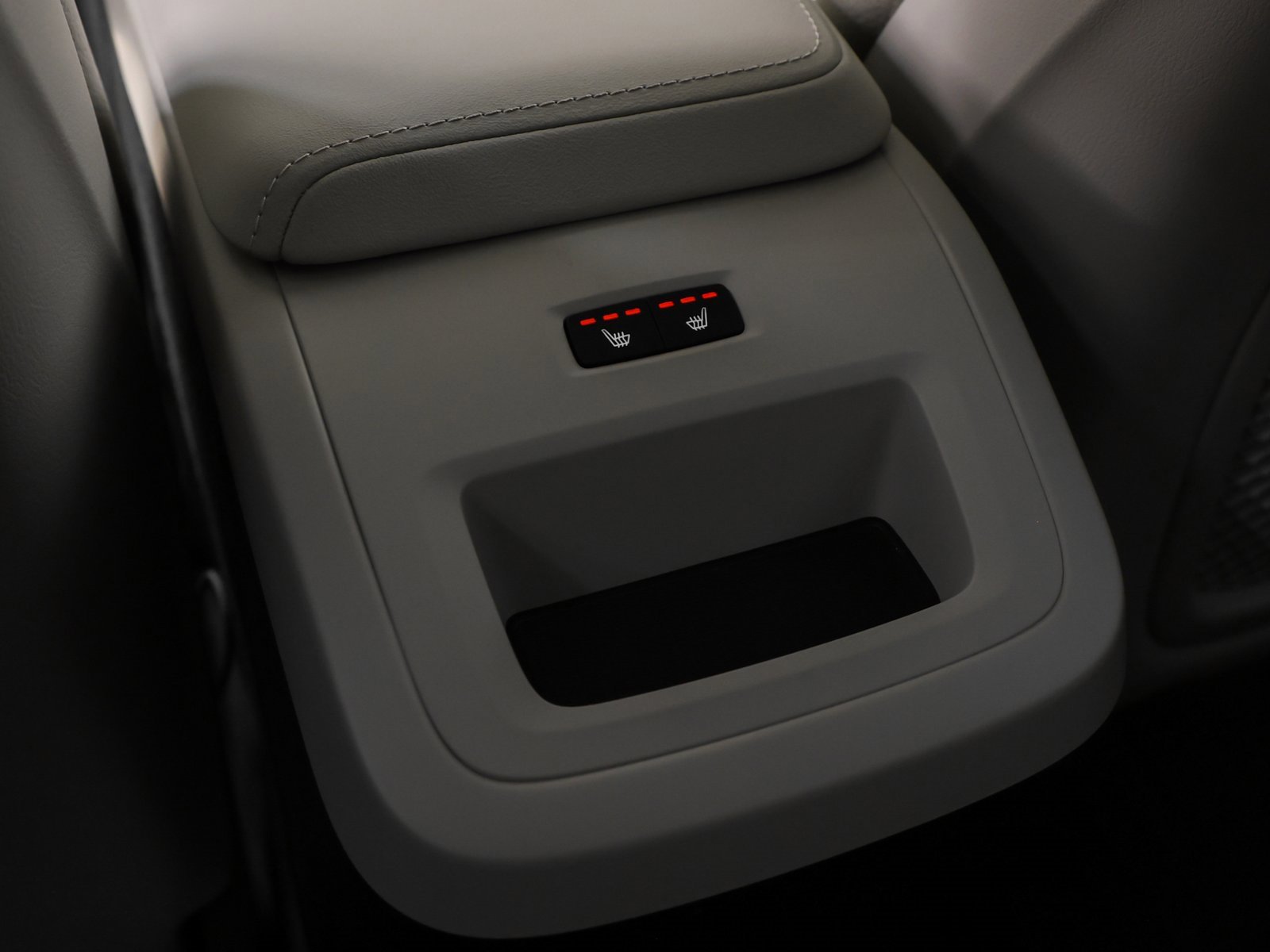 Used 2025 Volvo XC60 B5 Plus w/ Protection Package Premier image 48